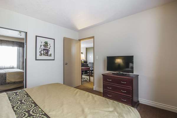 Suite - Econo Lodge Inn & Suites High Level