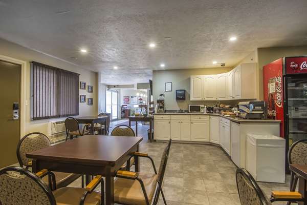 Amenities - Econo Lodge Inn & Suites High Level