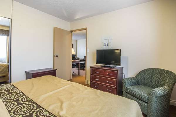 Suite - Econo Lodge Inn & Suites High Level