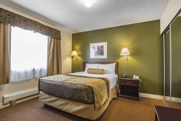 Suite - Econo Lodge Inn & Suites High Level