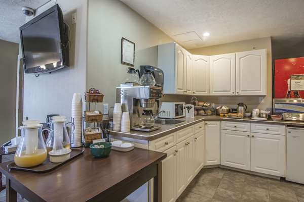 Amenities - Econo Lodge Inn & Suites High Level