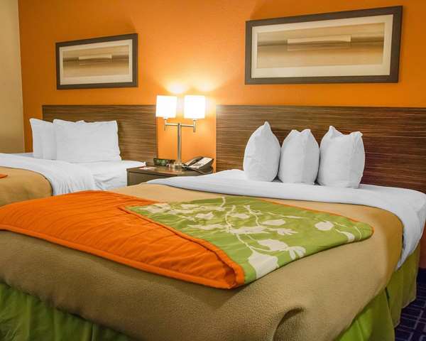  - Econo Lodge Central Winnipeg