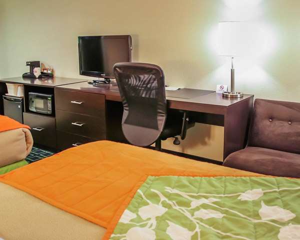  - Econo Lodge Central Winnipeg