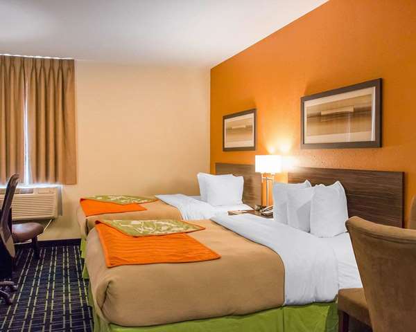  - Econo Lodge Central Winnipeg