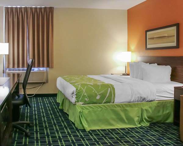  - Econo Lodge Central Winnipeg