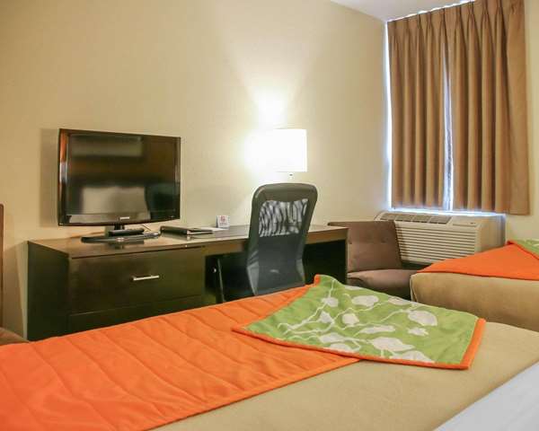  - Econo Lodge Central Winnipeg