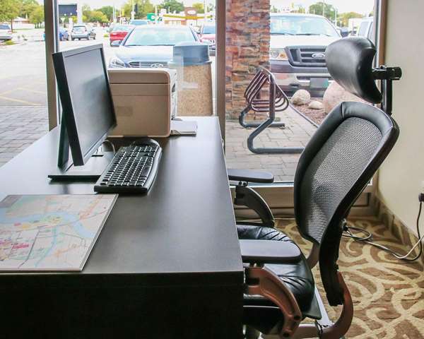 Conference Area - Econo Lodge Central Winnipeg