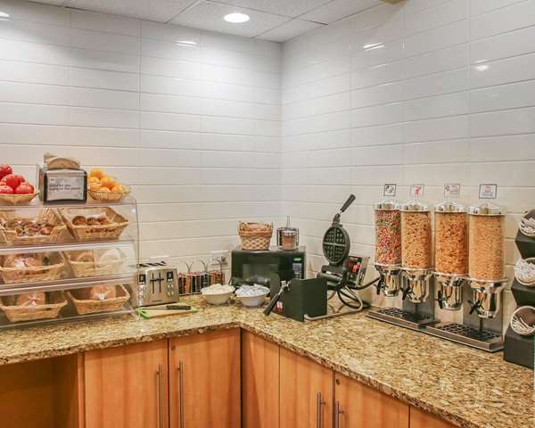 Amenities - Econo Lodge Central Winnipeg