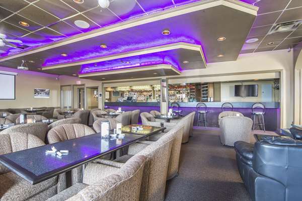 Bar - Quality Inn & Suites High Level