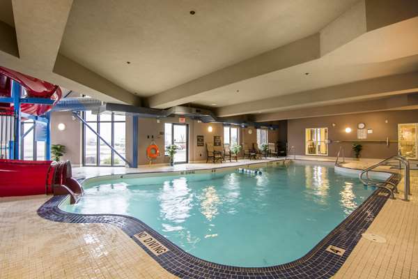 Pool - Comfort Suites Saskatoon