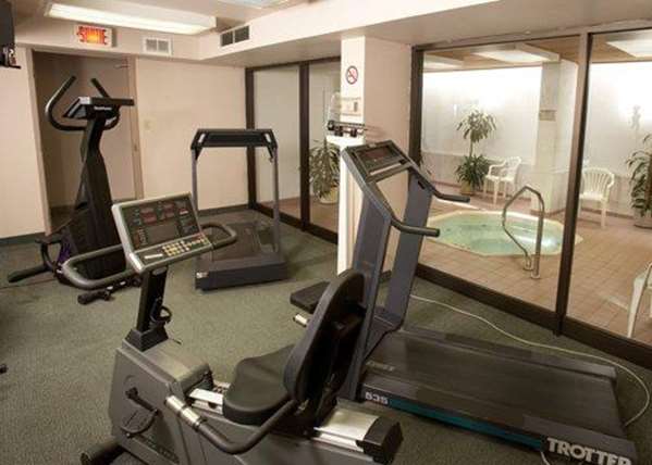 Fitness/ Exercise Room - Quality Inn & Suites Montreal Airport Dorval