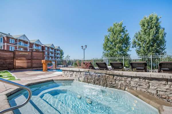 Pool - St Christophe Hotel & Spa Granby