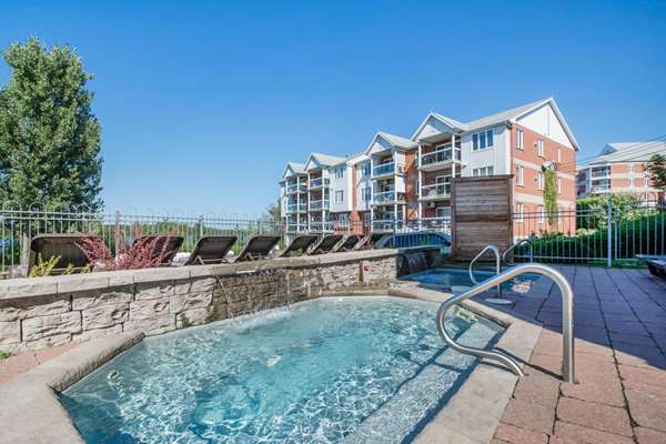 Pool - St Christophe Hotel & Spa Granby