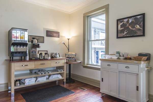 Amenities - Rodeway Inn King William Huntsville