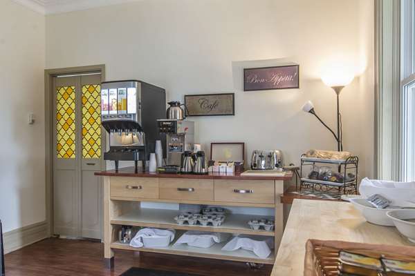 Amenities - Rodeway Inn King William Huntsville