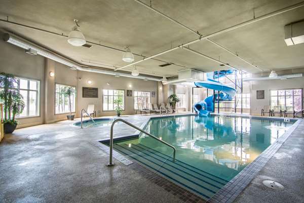Pool - Comfort Inn & Suites Fort Saskatchewan
