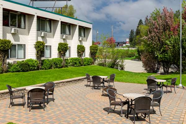 Pool - Quality Inn Quesnel