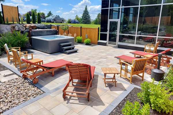 Pool - Quality Inn & Suites Victoriaville