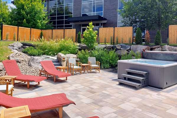 Pool - Quality Inn & Suites Victoriaville