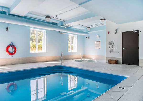 Pool - Quality Inn Orleans