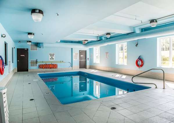 Pool - Quality Inn Orleans