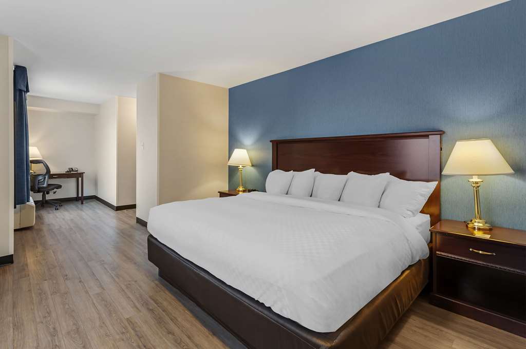 QUALITY INN-guestroom-Guest Room,Suite,On-Site.jpg