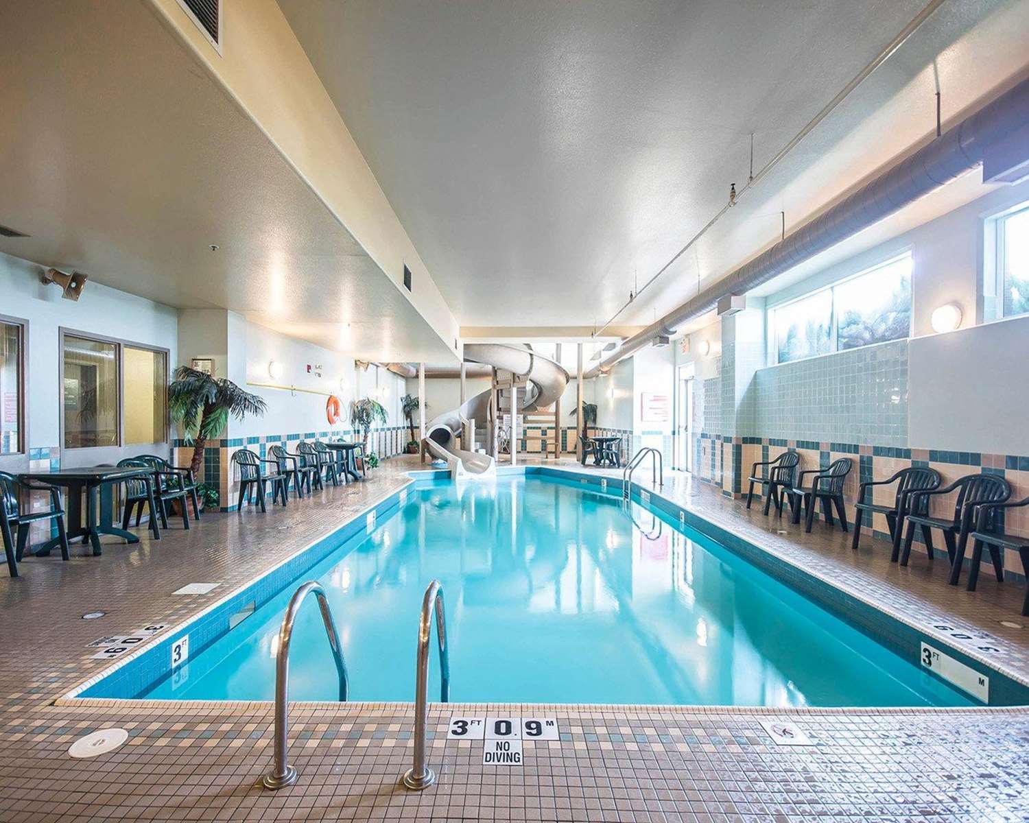 Comfort Inn & Suites Salmon Arm, BC See Discounts Comfort Inn & Suites Salmon Arm, BC See Discounts