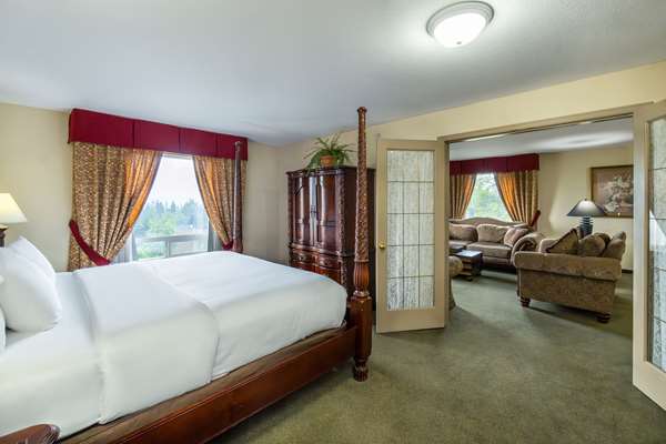 Suite - Comfort Inn & Suites Salmon Arm