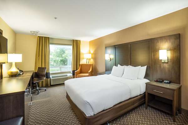  - Comfort Inn & Suites Salmon Arm