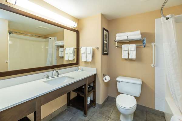  - Comfort Inn & Suites Salmon Arm