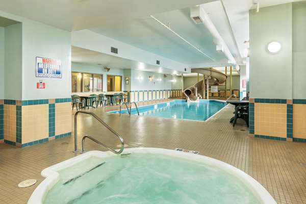 Pool - Comfort Inn & Suites Salmon Arm