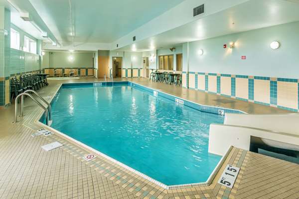Pool - Comfort Inn & Suites Salmon Arm