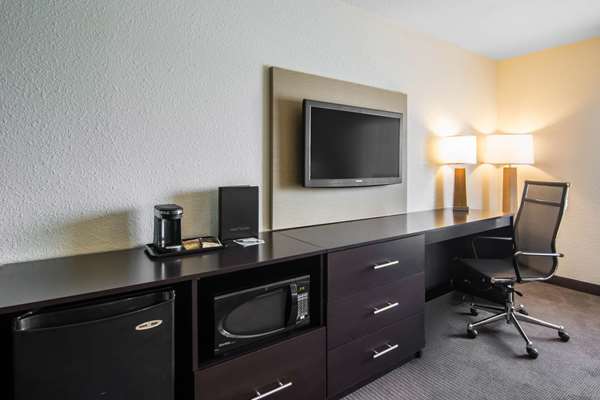  - Sleep Inn Emerald Park