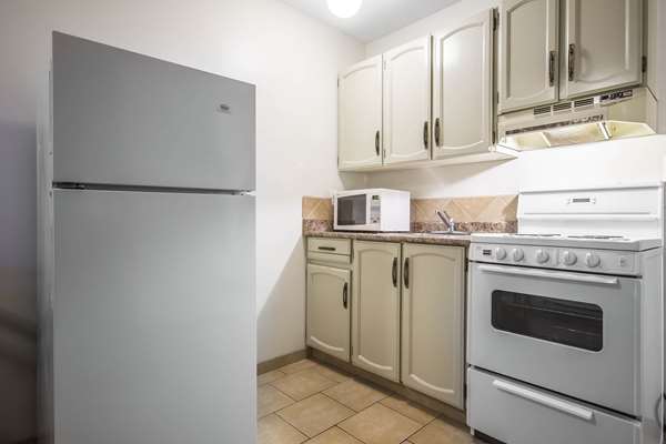  - Econo Lodge Vernon