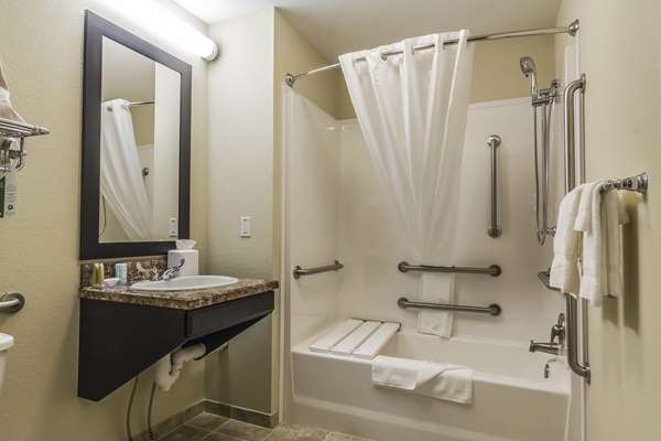  - Quality Inn & Suites Moose Jaw