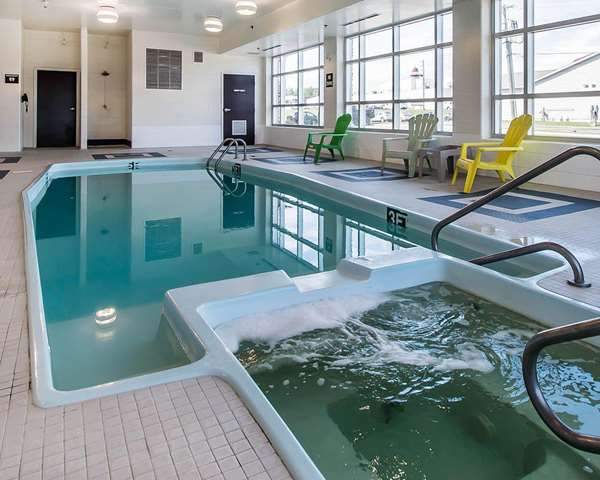Pool - Quality Inn Moncton