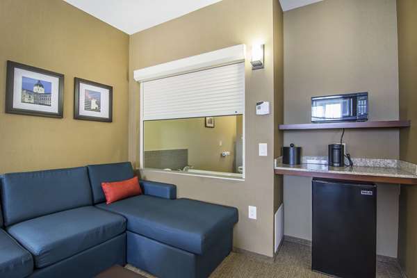  - Comfort Suites Regina