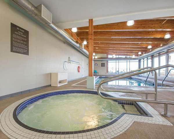 Pool - Comfort Inn & Suites Campbell River
