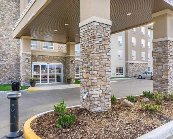 Exterior view - Comfort Inn & Suites Nisku