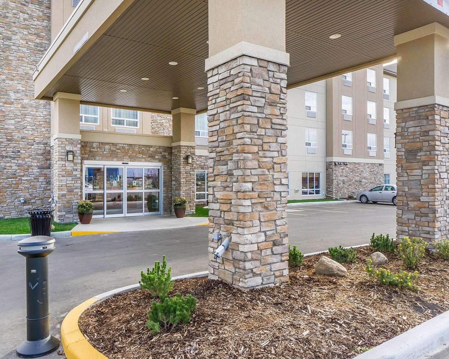 Comfort Inn & Suites Nisku, AB See Discounts