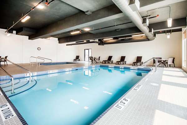 Pool - Comfort Inn & Suites Merritt