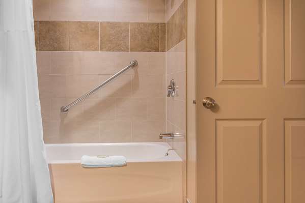  - Quality Inn & Suites Hawkesbury