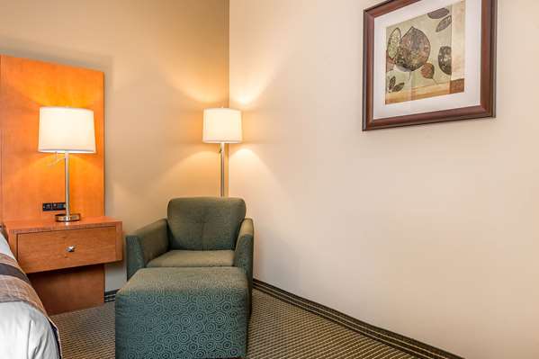 Suite - Quality Inn & Suites Hawkesbury