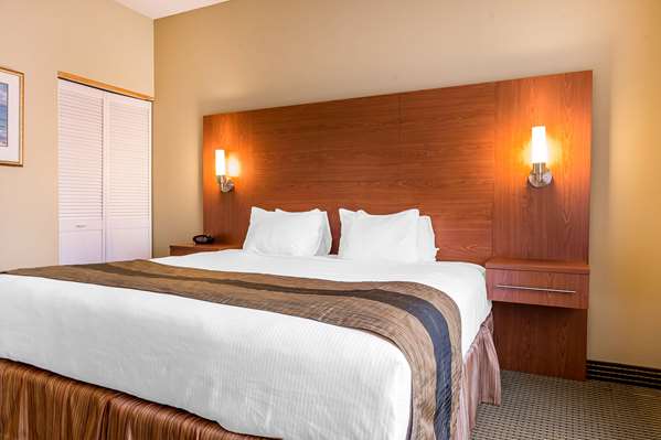 Suite - Quality Inn & Suites Hawkesbury