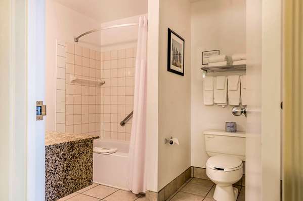 Suite - Quality Inn & Suites Hawkesbury