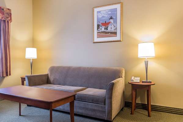 Suite - Quality Inn & Suites Hawkesbury