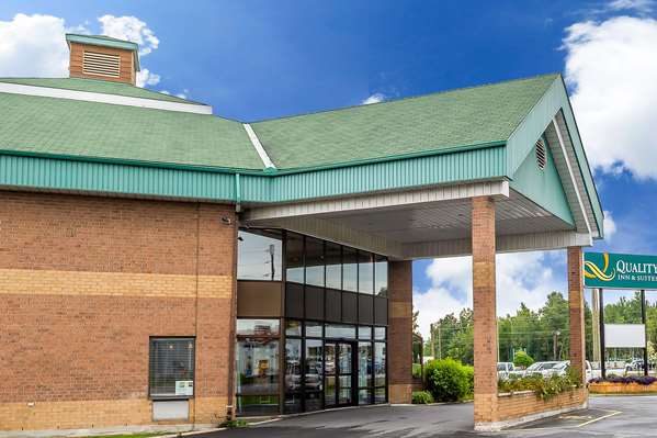 Exterior view - Quality Inn & Suites Hawkesbury