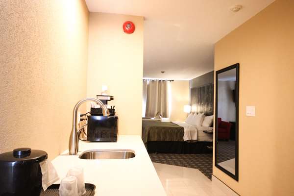 Suite - Quality Inn Bracebridge