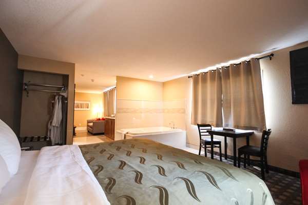 Suite - Quality Inn Bracebridge