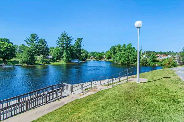Exterior view - Quality Inn Bracebridge